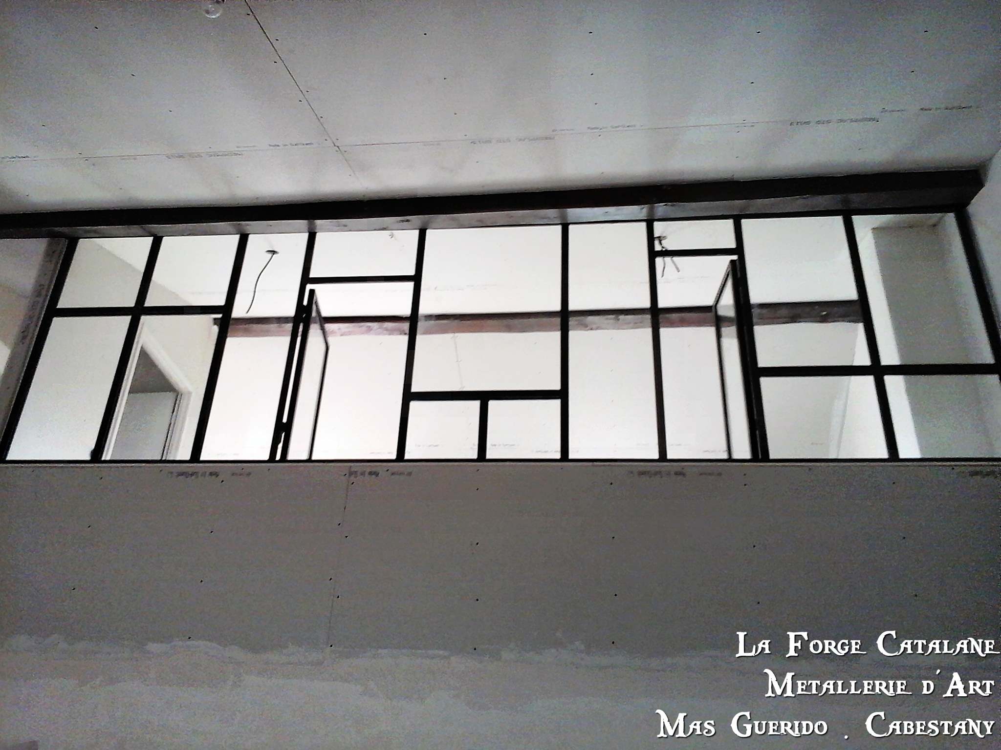 verriere ancien atelier mur vitrage verre forge catalane 2.jpg